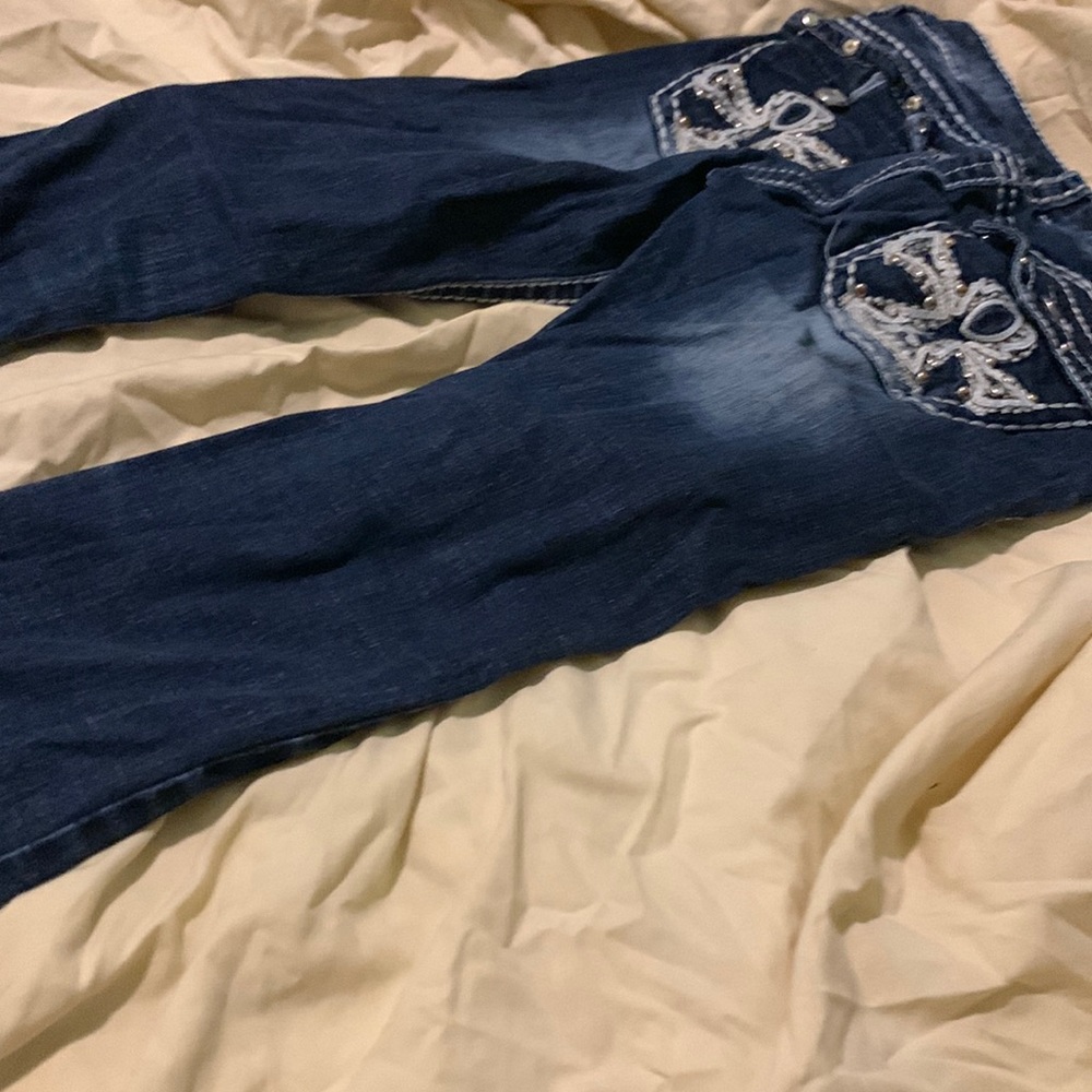 I’m selling the Hess really cute boot daddy dark jeans for very affordable